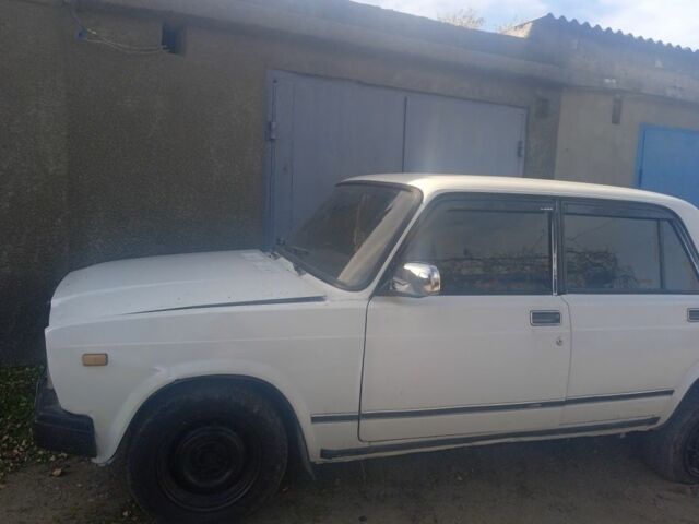 ВАЗ 2107 2001 у Белгород-Днестровском на Automoto.ua Білий ВАЗ 2107, об'ємом двигуна 0 л та пробігом 35 тис. км за 850 $, фото 3 на Automoto.ua