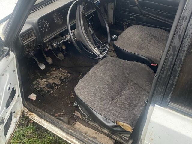 Белый ВАЗ 2107, объемом двигателя 1.5 л и пробегом 200 тыс. км за 355 $, фото 2 на Automoto.ua