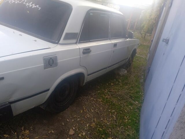 ВАЗ 2107 2001 у Белгород-Днестровском на Automoto.ua Білий ВАЗ 2107, об'ємом двигуна 0 л та пробігом 35 тис. км за 850 $, фото 2 на Automoto.ua