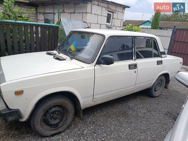 Белый ВАЗ 2107, объемом двигателя 1.45 л и пробегом 262 тыс. км за 650 $, фото 2 на Automoto.ua