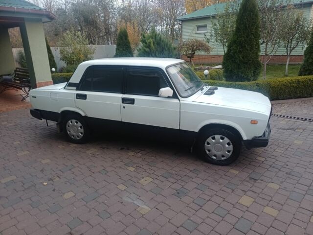 ВАЗ 2107 2002 в Хмельницком на Automoto.ua Белый ВАЗ 2107, объемом двигателя 1.5 л и пробегом 200 тыс. км за 749 $, фото 2 на Automoto.ua