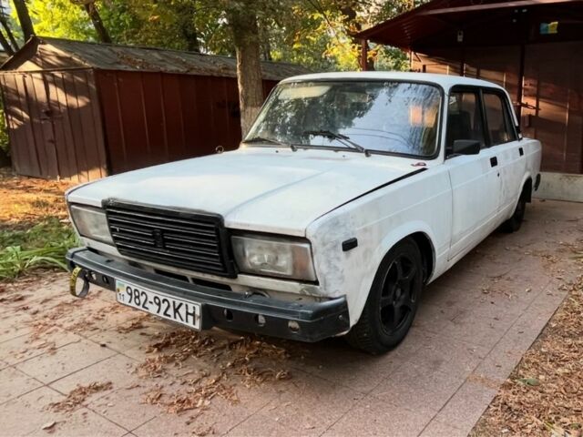 Білий ВАЗ 2107, об'ємом двигуна 1.5 л та пробігом 92 тис. км за 700 $, фото 2 на Automoto.ua