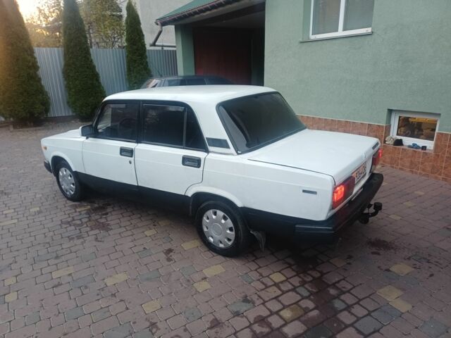 ВАЗ 2107 2002 в Хмельницком на Automoto.ua Белый ВАЗ 2107, объемом двигателя 1.5 л и пробегом 200 тыс. км за 749 $, фото 5 на Automoto.ua