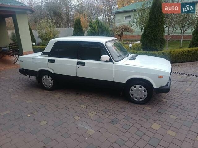 Белый ВАЗ 2107, объемом двигателя 1.5 л и пробегом 200 тыс. км за 720 $, фото 2 на Automoto.ua