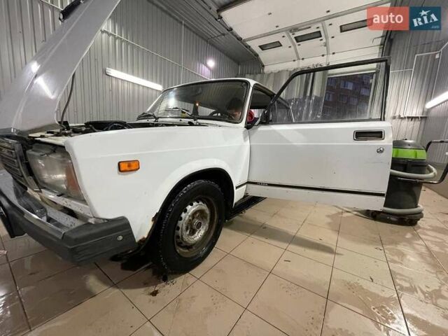 Белый ВАЗ 2107, объемом двигателя 1.5 л и пробегом 400 тыс. км за 600 $, фото 5 на Automoto.ua