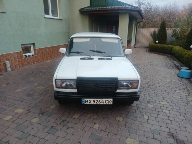 ВАЗ 2107 2002 в Хмельницком на Automoto.ua Белый ВАЗ 2107, объемом двигателя 1.5 л и пробегом 200 тыс. км за 749 $, фото 1 на Automoto.ua