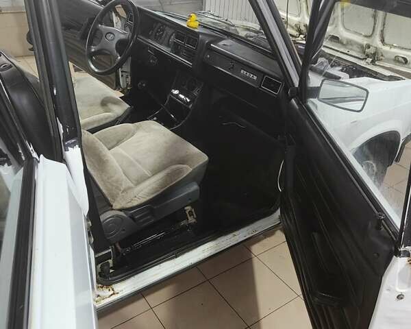 Белый ВАЗ 2107, объемом двигателя 1.5 л и пробегом 400 тыс. км за 600 $, фото 7 на Automoto.ua