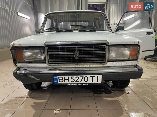 Белый ВАЗ 2107, объемом двигателя 1.5 л и пробегом 400 тыс. км за 600 $, фото 1 на Automoto.ua