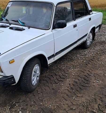Белый ВАЗ 2107, объемом двигателя 1.6 л и пробегом 148 тыс. км за 800 $, фото 1 на Automoto.ua