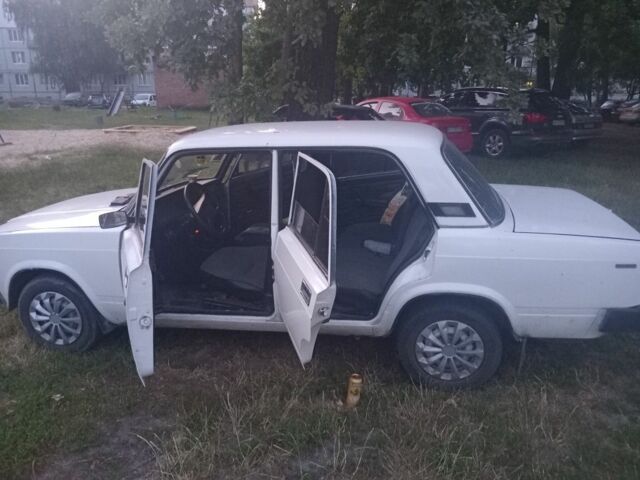 Белый ВАЗ 2107, объемом двигателя 0 л и пробегом 76 тыс. км за 900 $, фото 1 на Automoto.ua