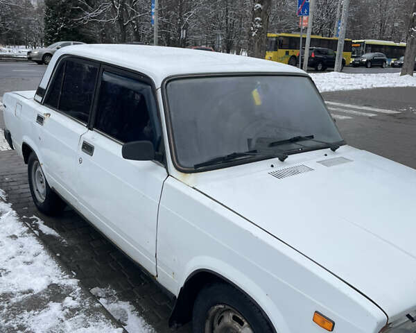 Белый ВАЗ 2107, объемом двигателя 1.5 л и пробегом 38 тыс. км за 800 $, фото 2 на Automoto.ua
