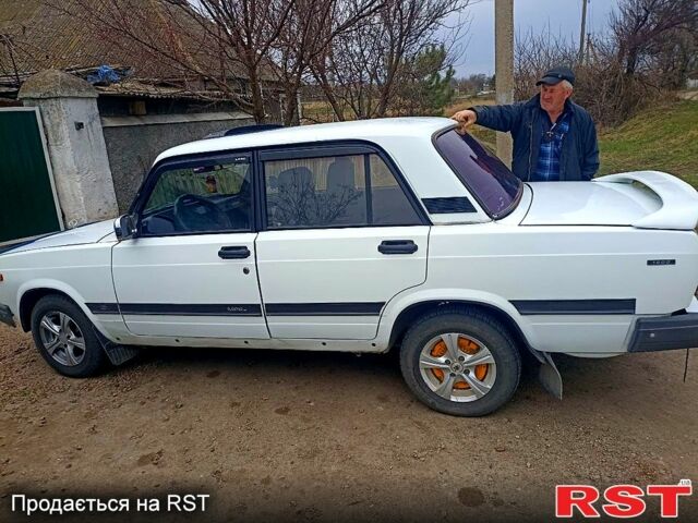 Белый ВАЗ 2107, объемом двигателя 1.6 л и пробегом 0 тыс. км за 1500 $, фото 2 на Automoto.ua