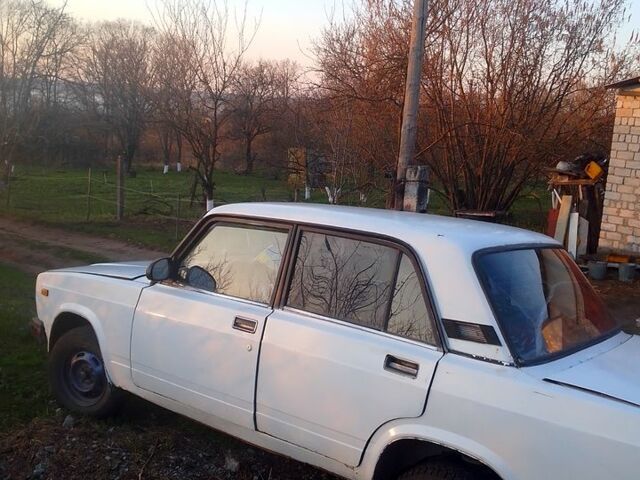 Белый ВАЗ 2107, объемом двигателя 1.5 л и пробегом 50 тыс. км за 500 $, фото 2 на Automoto.ua
