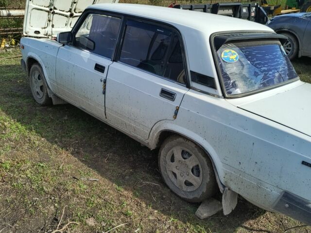 ВАЗ 2107 2002 в Каменце-Подольском на Automoto.ua Белый ВАЗ 2107, объемом двигателя 0 л и пробегом 1 тыс. км за 1300 $, фото 2 на Automoto.ua