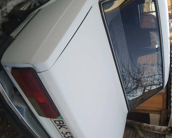 Белый ВАЗ 2107, объемом двигателя 0 л и пробегом 300 тыс. км за 900 $, фото 2 на Automoto.ua