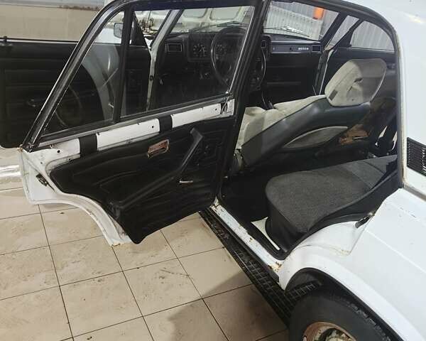 Белый ВАЗ 2107, объемом двигателя 1.5 л и пробегом 400 тыс. км за 600 $, фото 8 на Automoto.ua