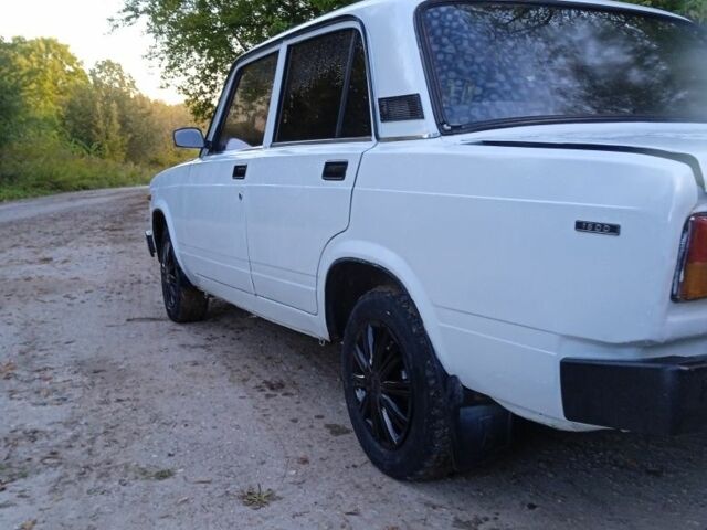 Белый ВАЗ 2107, объемом двигателя 1.5 л и пробегом 230 тыс. км за 850 $, фото 2 на Automoto.ua