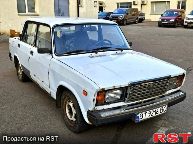 Белый ВАЗ 2107, объемом двигателя 1.5 л и пробегом 75 тыс. км за 500 $, фото 2 на Automoto.ua