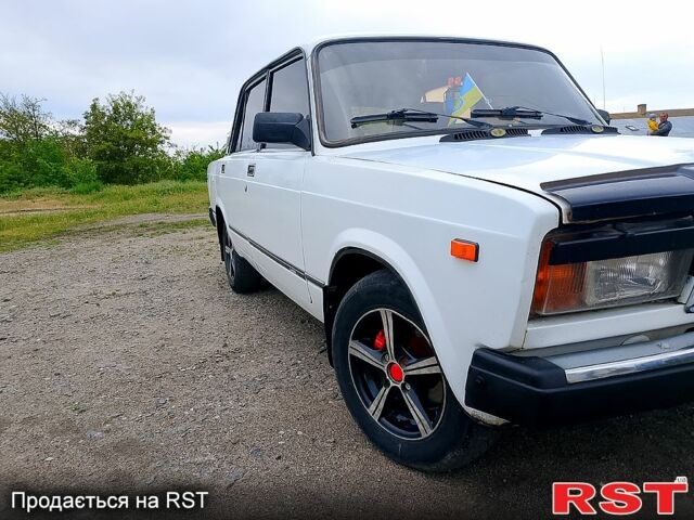 Белый ВАЗ 2107, объемом двигателя 1.5 л и пробегом 0 тыс. км за 1050 $, фото 2 на Automoto.ua