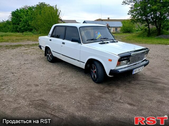 Белый ВАЗ 2107, объемом двигателя 1.5 л и пробегом 0 тыс. км за 1050 $, фото 3 на Automoto.ua