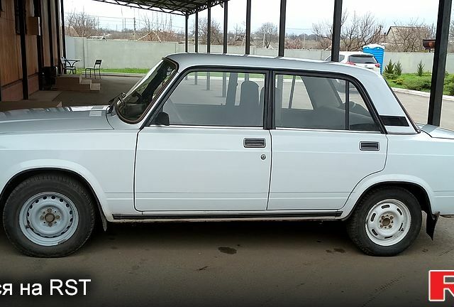 Белый ВАЗ 2107, объемом двигателя 1.5 л и пробегом 0 тыс. км за 2500 $, фото 4 на Automoto.ua