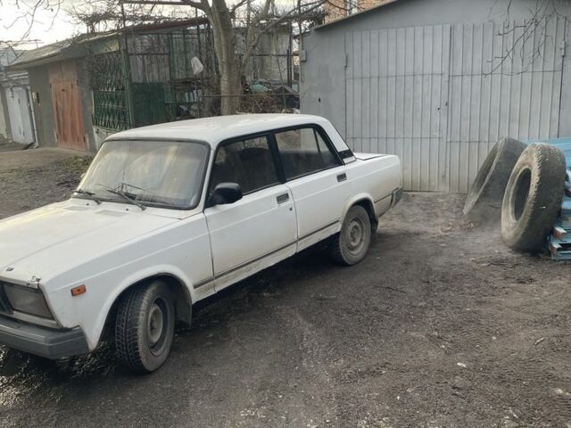 Белый ВАЗ 2107, объемом двигателя 1.5 л и пробегом 270 тыс. км за 700 $, фото 1 на Automoto.ua