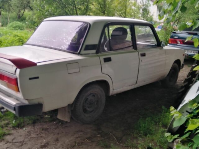 Белый ВАЗ 2107, объемом двигателя 1.5 л и пробегом 100 тыс. км за 550 $, фото 1 на Automoto.ua