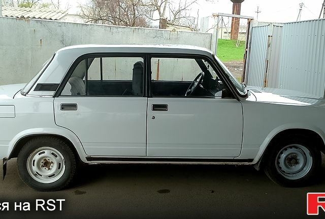 Белый ВАЗ 2107, объемом двигателя 1.5 л и пробегом 0 тыс. км за 2500 $, фото 3 на Automoto.ua