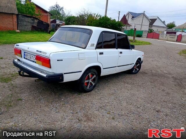 Белый ВАЗ 2107, объемом двигателя 1.5 л и пробегом 0 тыс. км за 1050 $, фото 4 на Automoto.ua
