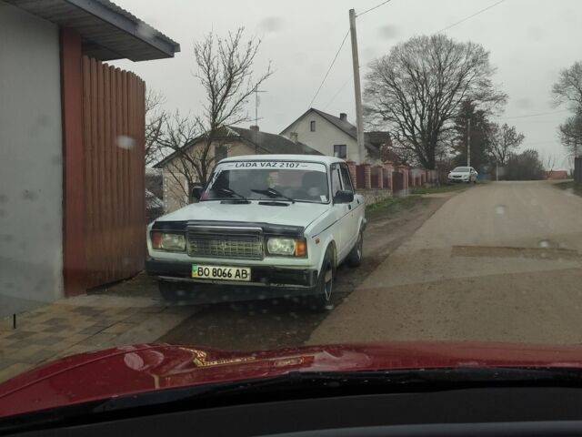 Белый ВАЗ 2107, объемом двигателя 1.5 л и пробегом 1 тыс. км за 1250 $, фото 1 на Automoto.ua