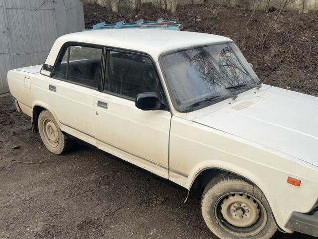 Белый ВАЗ 2107, объемом двигателя 1.5 л и пробегом 270 тыс. км за 700 $, фото 2 на Automoto.ua
