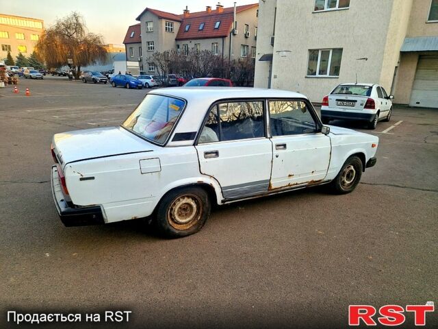 Белый ВАЗ 2107, объемом двигателя 1.5 л и пробегом 75 тыс. км за 500 $, фото 4 на Automoto.ua