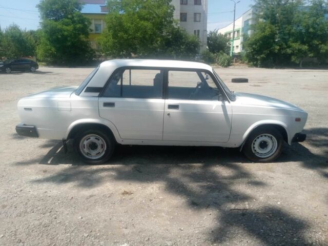 Белый ВАЗ 2107, объемом двигателя 1.5 л и пробегом 87 тыс. км за 800 $, фото 2 на Automoto.ua