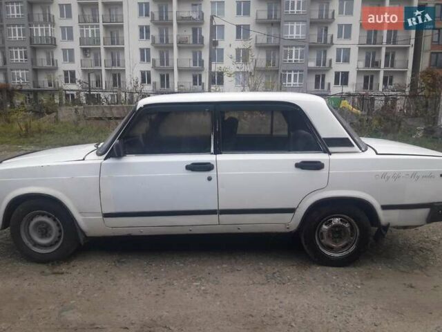 ВАЗ 2107 2004 в Черновцах на Automoto.ua Белый ВАЗ 2107, объемом двигателя 1.5 л и пробегом 30 тыс. км за 650 $, фото 3 на Automoto.ua