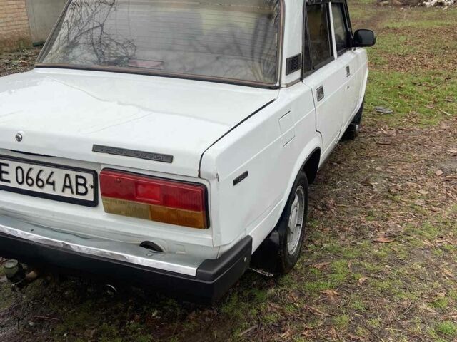 Белый ВАЗ 2107, объемом двигателя 5 л и пробегом 50 тыс. км за 828 $, фото 1 на Automoto.ua