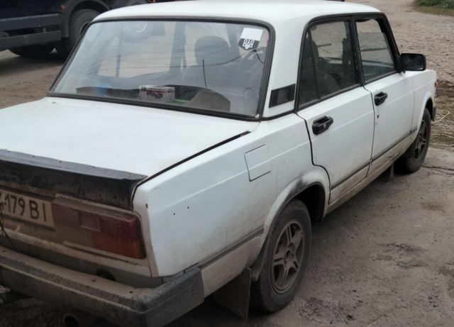 Белый ВАЗ 2107, объемом двигателя 1.5 л и пробегом 250 тыс. км за 437 $, фото 3 на Automoto.ua