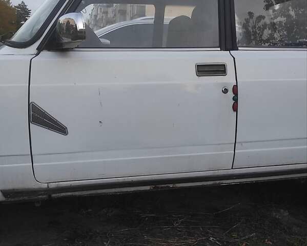 Белый ВАЗ 2107, объемом двигателя 1.5 л и пробегом 100 тыс. км за 700 $, фото 4 на Automoto.ua