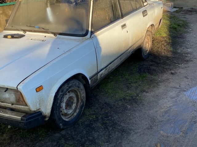 Белый ВАЗ 2107, объемом двигателя 1.4 л и пробегом 250 тыс. км за 550 $, фото 1 на Automoto.ua