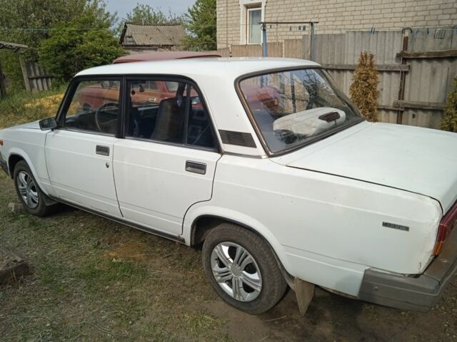 Белый ВАЗ 2107, объемом двигателя 0 л и пробегом 300 тыс. км за 409 $, фото 4 на Automoto.ua