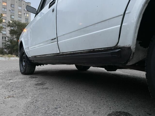 Белый ВАЗ 2107, объемом двигателя 1.5 л и пробегом 70 тыс. км за 1074 $, фото 6 на Automoto.ua