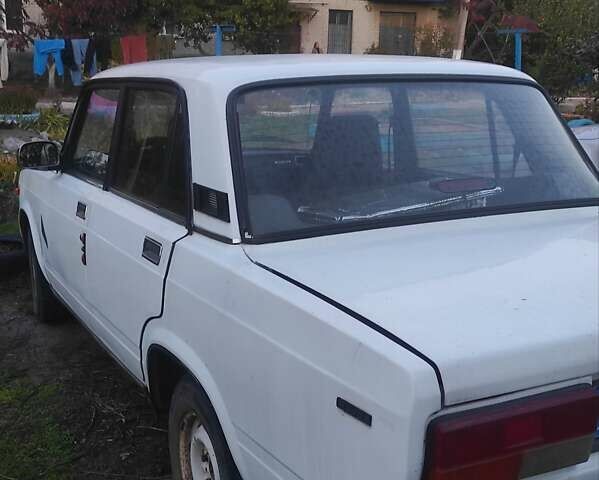 Белый ВАЗ 2107, объемом двигателя 1.5 л и пробегом 100 тыс. км за 700 $, фото 2 на Automoto.ua
