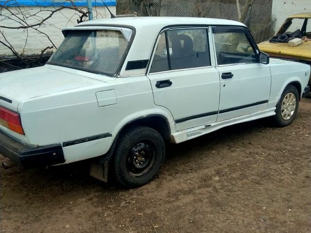 Белый ВАЗ 2107, объемом двигателя 1.5 л и пробегом 0 тыс. км за 650 $, фото 2 на Automoto.ua