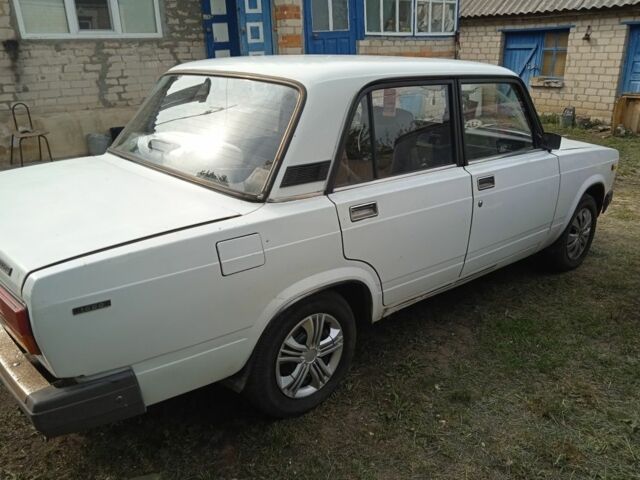 Белый ВАЗ 2107, объемом двигателя 0 л и пробегом 300 тыс. км за 409 $, фото 3 на Automoto.ua