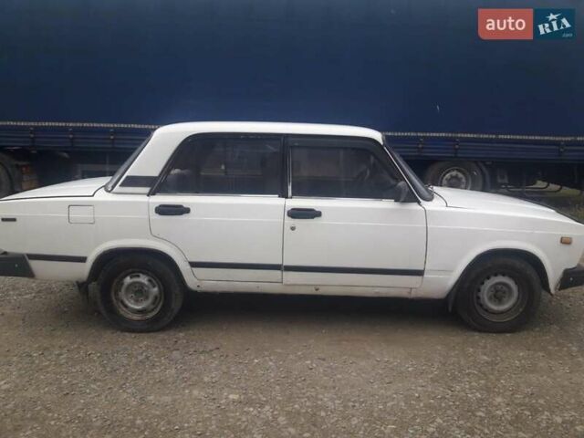 ВАЗ 2107 2004 в Черновцах на Automoto.ua Белый ВАЗ 2107, объемом двигателя 1.5 л и пробегом 30 тыс. км за 650 $, фото 2 на Automoto.ua