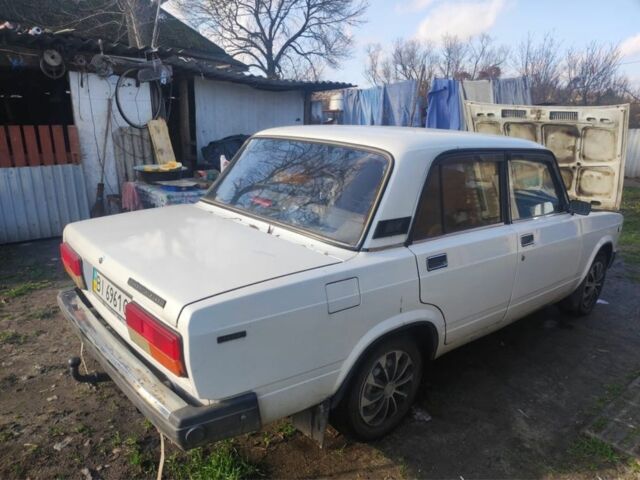 Белый ВАЗ 2107, объемом двигателя 1.5 л и пробегом 57 тыс. км за 1350 $, фото 4 на Automoto.ua