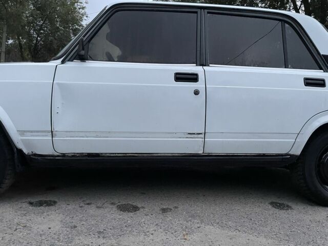 Белый ВАЗ 2107, объемом двигателя 1.5 л и пробегом 70 тыс. км за 1074 $, фото 5 на Automoto.ua