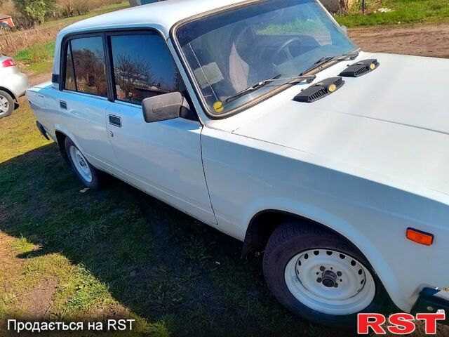 Белый ВАЗ 2107, объемом двигателя 1.5 л и пробегом 0 тыс. км за 950 $, фото 4 на Automoto.ua
