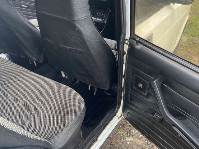 Белый ВАЗ 2107, объемом двигателя 5 л и пробегом 50 тыс. км за 828 $, фото 7 на Automoto.ua