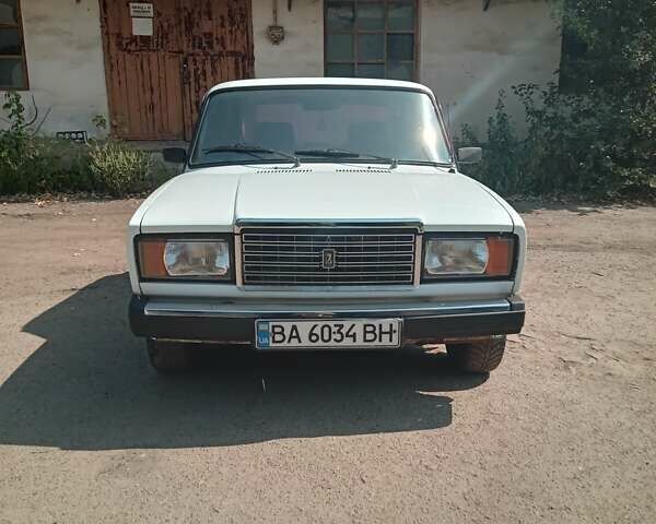 Белый ВАЗ 2107, объемом двигателя 1.5 л и пробегом 890 тыс. км за 1550 $, фото 3 на Automoto.ua