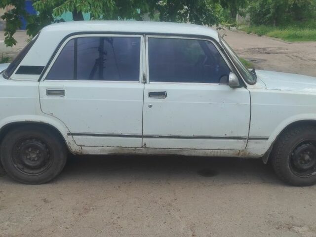 Белый ВАЗ 2107, объемом двигателя 1.5 л и пробегом 80 тыс. км за 800 $, фото 3 на Automoto.ua
